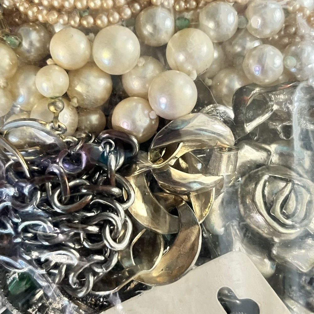 Craft Jewelry - Vintage to Modern Fashion Lot 5lbs box broken missing stones etc - Picture 5 of 5